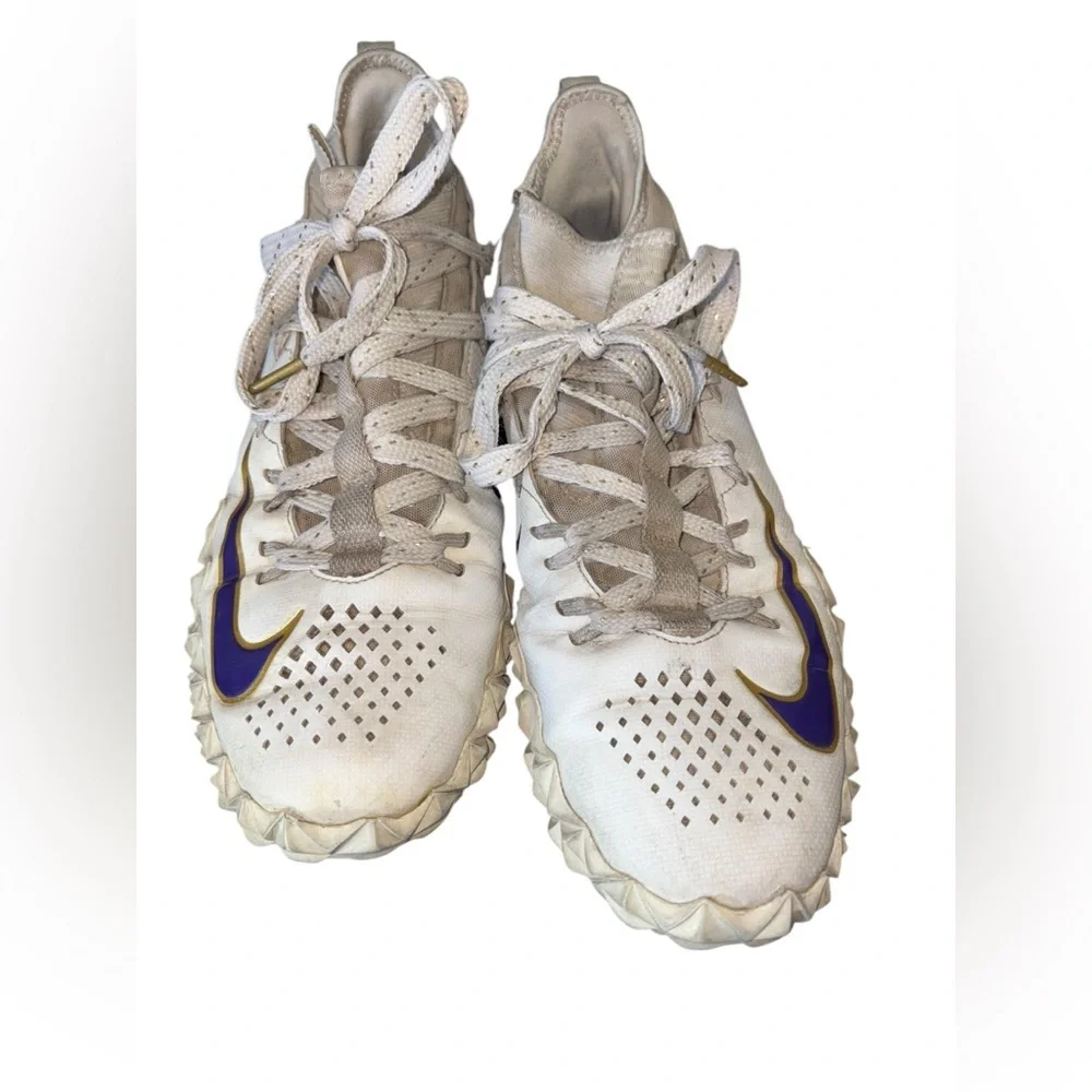 SOLD
NIKE ALPHA HUARACHE 6 ELT TF LAX LE SIZE 9 White, gold & purple shoes - Picture 1 of 15